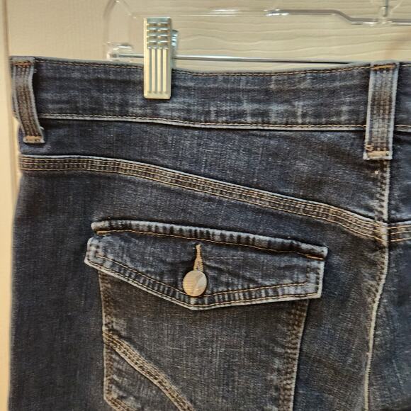 Lee Women's Sinfully Soft Jean's size 18 med, Mid Rise, Dark Wash - Picture 8 of 12